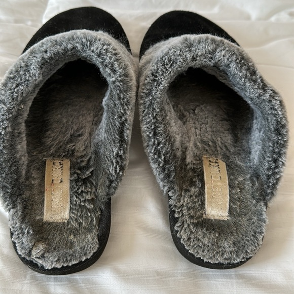 Comfy Minnetonka Slippers - 10 - Picture 4 of 10